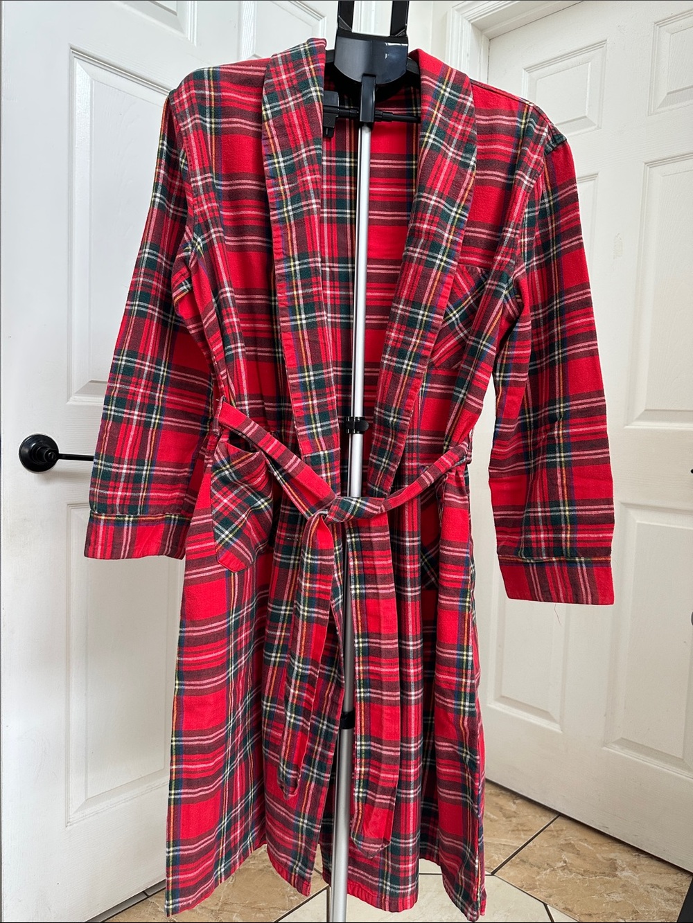 B. Altman & Co. Men’s Vintage Red Tartan Wrap Style Robe Patched Pockets Size L